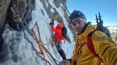 Los hermanos Pou, escaladores y alpinistas, escalando una pared con hielo.