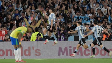 A pesar de que ya tenían asegurado su boleto al Mundial 2026, Argentina salió a golear a Brasil. Julián Álvarez, entre broma, comenta que con Messi hubieran sido al menos un par de goles más.