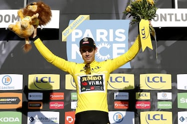 Como si de un juego de niños se tratase, tres días después de su histórico recital en la primera etapa de París-Niza, el Jumbo-Visma volvió a salirse del mapa. En la cuarta etapa de la Carrera del Sol, el conjunto neerlandés demostró que su poderío se extiende también sobre pruebas contrarreloj al colocar a Van Aert, Roglic y Dennis, por ese orden, en el podio.