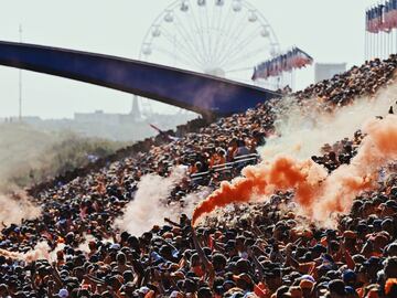 Seguidores de Max Verstappen disfrutando del Gran Premio de Países Bajos. 