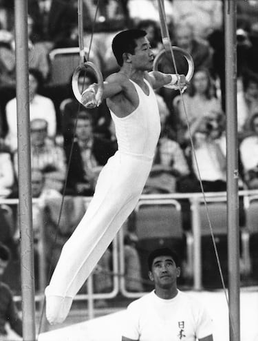 Akinori Nakayama, gimnasta japonés ganador de seis medallas de oro olímpicas, murió el pasado 9 de marzo a los 82 años. El deportista murió como consecuencia de un cáncer de estómago, según medios locales.