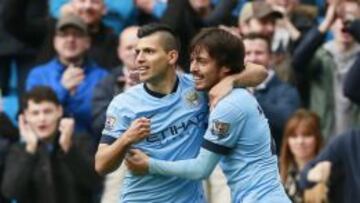 Agüero y Silva celebran el primer gol
