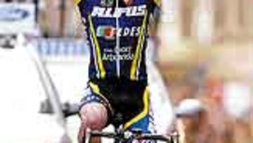 Iban Uberuaga festeja su victoria.