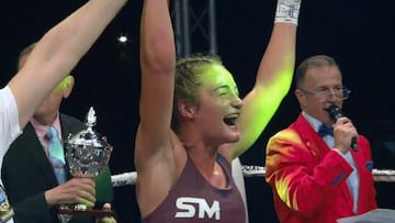 La campeona de Europa del peso pluma Sheila Martínez al proclamarse campeona.