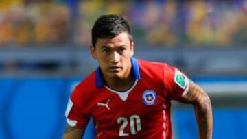 Charles Ar&aacute;nguiz durante el partido con Brasil en la Copa del Mundo.