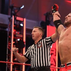 AJ Styles reaparece en Raw y se apunta a Money in the Bank