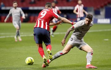 Jugada del penalti de Unai Núñez a Luis Suárez.