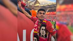 Lucho celebra junto a Liverpool su grandeza en la Premier