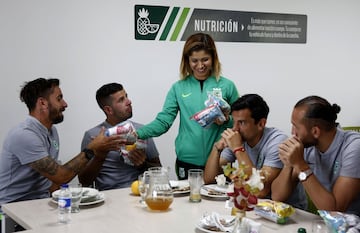 Desde al llegada de Juan Carlos Osorio al equipo antioqueño, todo el plantel desayuna y almuerza en la sede deportiva siguiendo los lineamientos de María Alejandra Alzate, la nutricionista.