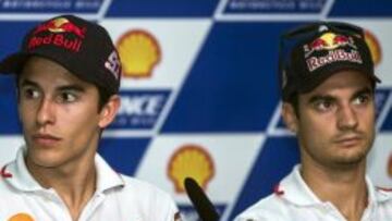 Los pilotos espa&ntilde;oles del equipo Repsol Honda Marc M&aacute;rquez (i) y Dani Pedrosa.