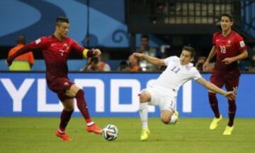 Cristiano Ronaldo y Alejandro Bedoya.