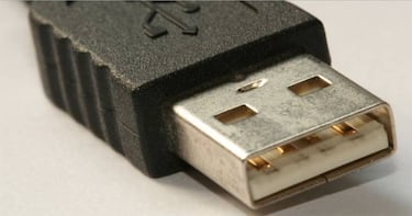 La razón de por qué siempre ponemos mal un USB