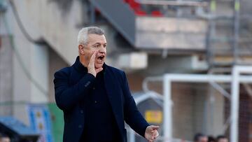 Mallorca's Mexican coach Javier Aguirre shouts on the sidelines during the Spanish League football match between RCD Mallorca and Real Madrid at the Visit Mallorca stadium in Palma de Mallorca on February 5, 2023. (Photo by JAIME REINA / AFP)