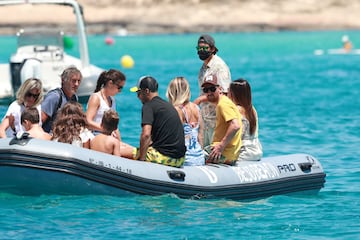 Messi y Suárez de vacaciones con sus familias en Ibiza