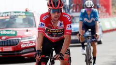 Primoz Roglic y Enric Mas, durante una etapa de la Vuelta a España 2021