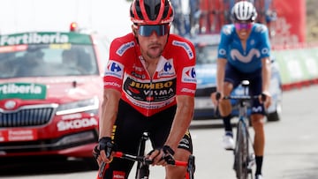 Primoz Roglic y Enric Mas, durante una etapa de la Vuelta a España 2021