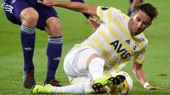 Fenerbahce con Isla reacciona y salva un empate en Bélgica