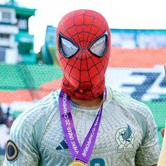 Por qué el mexicano que juega en Feyenoord no pudo jugar Champions