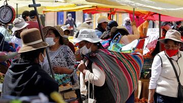 Residents attend a street market in Puno, Peru, near the border with Bolivia, on May 1, 2020, despite the regulation to avoid crowded events to prevent the spread of the new coronavirus. - The government has identified markets as major hotspots of the COV