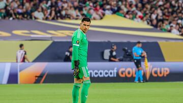 Luis Malagón en el partido de cuartos de final de la Copa Oro contra Arabia Saudita