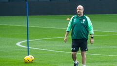 Rafa Benítez durante un entrenamiento del Celta en Balaídos.