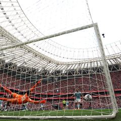 El Athletic se reengancha a Europa en un San Mamés gélido