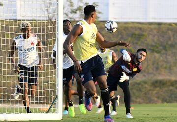 La Selección Colombia entrenó con grupo completo en Barranquilla de cara al partido ante Perú por Eliminatorias rumbo a Qatar 2022.