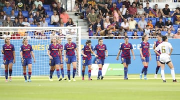 Las jugadoras del Barcelona celebran el 5-1 de Aitana Bonmatí al Tacon. 
 

