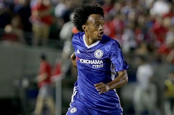 Su debut en Champions fue con el equipo inglés el 17 de febrero de 2015 en Francia frente al PSG. Ese día jugó 11 minutos, Mourinho lo mandó a la cancha a los 79' por Willian.