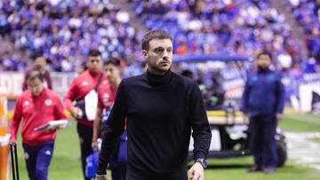 Martin Anselmi head coach of Cruz Azul during the 12th round match between Puebla and Cruz Azul as part of the Liga BBVA MX, Torneo Apertura 2024 at Cuauhtemoc Stadium on October 18, 2024 in Puebla, Mexico.
