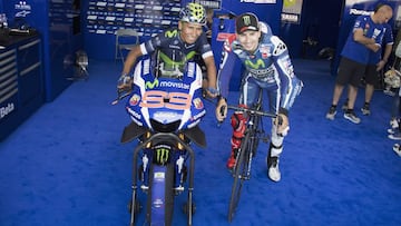 Nairo y Valverde cambian las bicicletas por motos