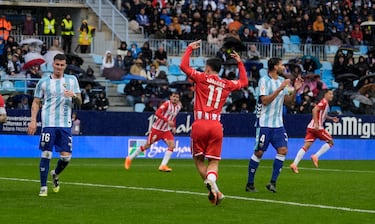 El Málaga sonríe y el Almería vuelve a fallar 