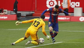 ¡¡SENTENCIA MESSI!! ¡Bono desvió el balón en el primer mano a mano con el argentino, pero el rechace le cayó de nuevo y marcó a puerta vacía!