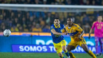 Tigres' Brazilian defender Samir Caetano (R) vies for the ball with America's forward Henry Martin (L) during the Mexican Apertura 2023 match between Tigres and America at the Estadio Universitario in Monterrey, Mexico, December 14, 2023. (Photo by Julio Cesar AGUILAR / AFP)