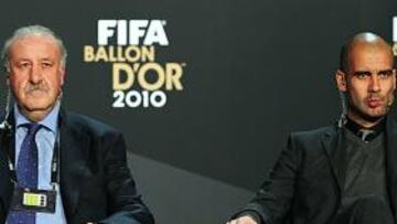 <b>EN LA CIMA. </b>Vicente del Bosque y Pep Guardiola durante un acto de la entrega del Balón de Oro 2010.