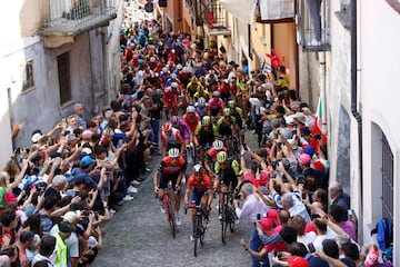 El italiano Cesare Benedetti ganó en la jornada 12 del Giro de Italia. Miguel Ángel López descontó tiempo en la general y Jan Polanc es el nuevo líder de la clasificación. 