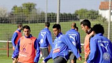 <b>BUSCAN GANAR. </b>Un necesitado Tenerife, que entrenó ayer en Mareo, buscará una obligada victoria hoy ante el Sporting.