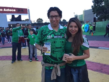 Así se vive el ambiente en el Estadio Azteca para el duelo eliminatorio entre la selección mexicana y el conjunto catracho rumbo a Rusia 2018.