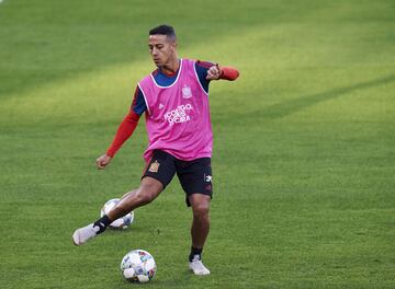 SEVILLE, SPAIN - OCTOBER 14:  Thiago Alcantara of Spain trains during the Spain Training Session ahead of their UEFA Nations League match against Spain at Estadio Benito Villamarin on October 14, 2018 in Seville, Spain.  (Photo by Aitor Alcalde/Getty Imag