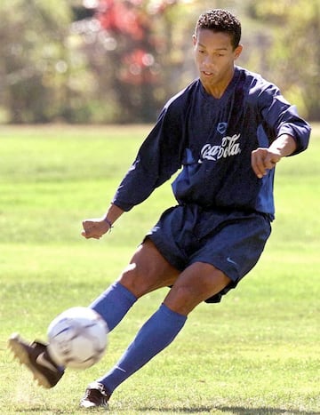 Ronaldinho durante uno de sus primeros entrenamientos con el PSG. 