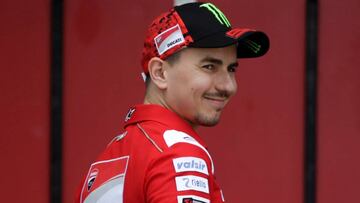 Jorge Lorenzo, sonriente en los test de pretemporada en el circuito internacional de Sepang.