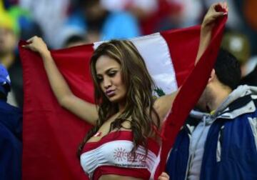 La belleza y los colores tiñeron las gradas en la primera fase de Copa América Chile 2015.