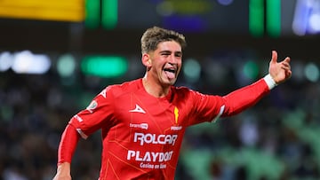 Tomás Baladoni festeja un gol con el Necaxa ante Santos.