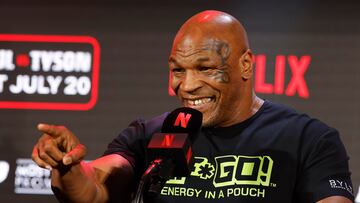 Arlington (United States), 17/05/2024.- Former heavyweight boxing champion Mike Tyson reacts during a pre-fight press conference held at Texas Live in Arlington, Texas, USA, 16 May 2024. The Tyson vs Paul fight will be held at AT&T Stadium in Arlington, Texas on 20 July 2024. EFE/EPA/ADAM DAVIS
