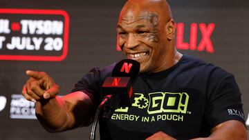 Arlington (United States), 17/05/2024.- Former heavyweight boxing champion Mike Tyson reacts during a pre-fight press conference held at Texas Live in Arlington, Texas, USA, 16 May 2024. The Tyson vs Paul fight will be held at AT&T Stadium in Arlington, Texas on 20 July 2024. EFE/EPA/ADAM DAVIS