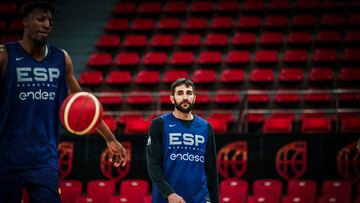 Ricky Rubio, base de la Selecci¨®n, durante un entrenamiento en el pabell¨®n Pr¨ªncipe Felipe de Zaragoza.