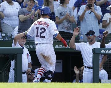 En cuatro años con Chicago, Schwarber ha conectado 63 home runs. Su mejor récord lo tuvo la campaña pasada con 30.