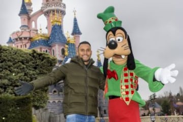 Las navidades de Casemiro y Keylor Navas en Disneyland París