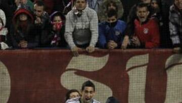 Di María celebra el gol abrazado por Morata.