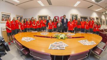 01/10/18 VISITA PERIODICO REDACCION DIARIOAS SELECCION ESPAÑOLA ESPAÑA FEMENINA DE BALONCESTO MEDALLA DE BRONCE MUNDIAL TENERIFE 2018